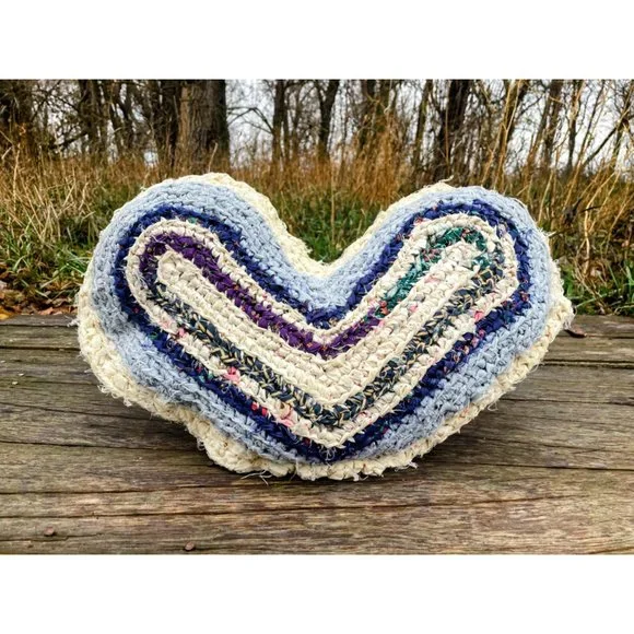 Vintage Heart Shaped Rag Rug Accent Pillow Farmhouse Primitive Blue White - Picture 1 of 16